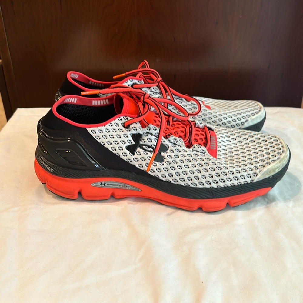 Under armor speed foam athletic shoes